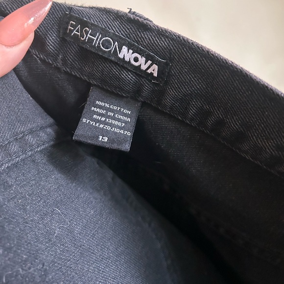 Cross Over Destroy High Rise Jeans - Picture 9 of 9